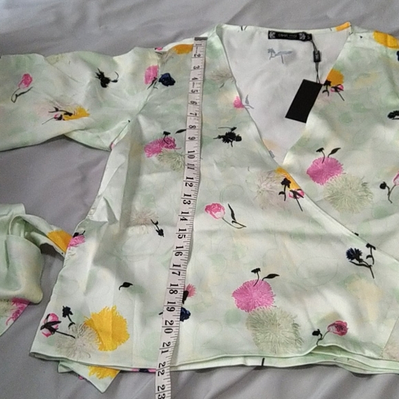 Cest Moi wrap top M/L - Picture 9 of 9